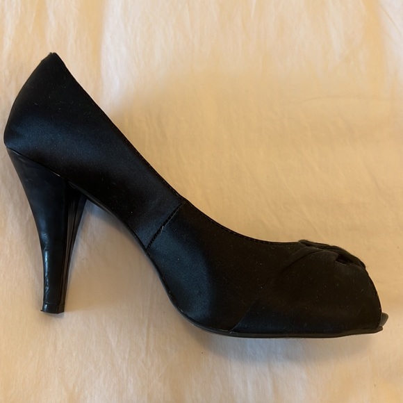 Black satin peep toe pumps with satin knot at toe, 3 1/2” heel - Picture 3 of 11